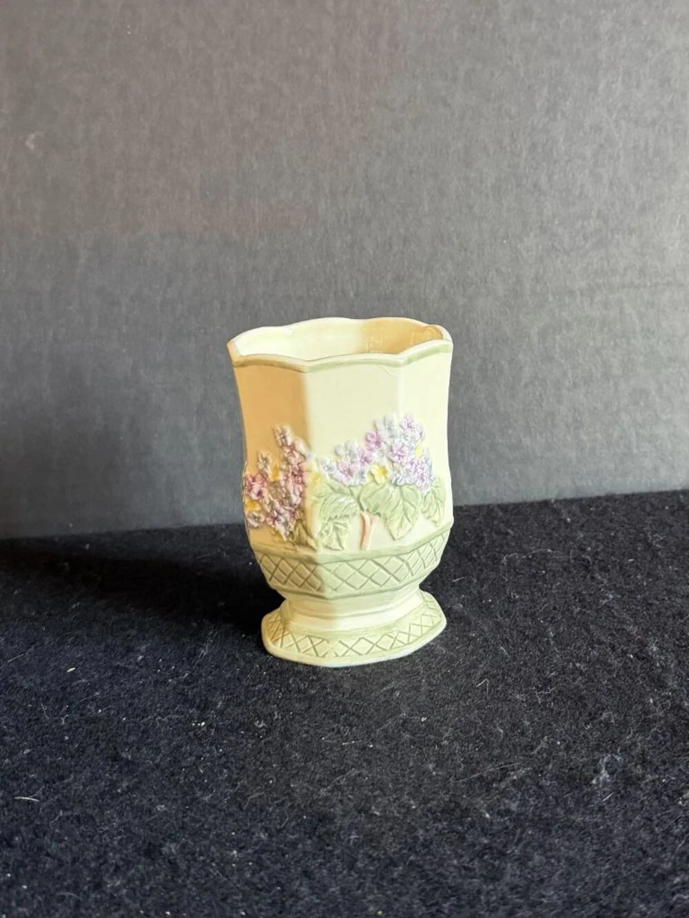 Vintage Ceramic Embossed ‘Lilac’ Bathroom Accessory Set